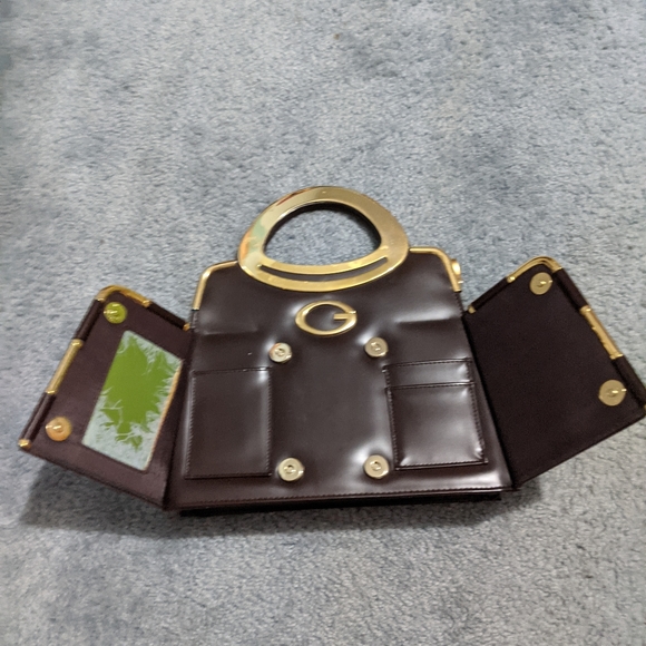 Vintage handbag 2 sides open w mirror and credit card holders. 2 inside pockets - Picture 2 of 5
